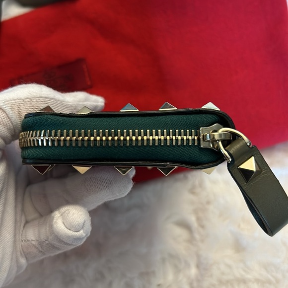 Valentino Garavani SOLD OUT Rock Stud Camouflage zip around wallet & Bracelet - Picture 12 of 17